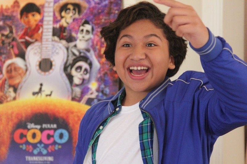 DiscoverSelf's tweet photo. Learn A Real El Grito Mexicano from Anthony Gonzalez, the voice behind Miguel in @DisneyPixar #COCO! #PixarCocoEvent #PixarCoco #DisneyInterviews @AnthonyBGonzal https://t.co/pOnipDzv6J https://t.co/06IOOpphIF
