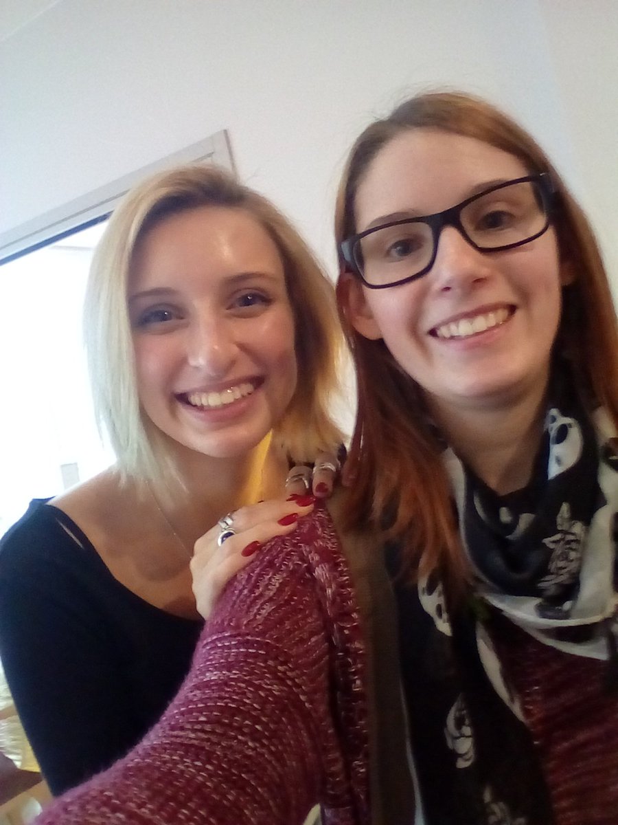 Ookamie20's tweet photo. C'était vraiment bien de venir acheter des vêtements pour une bonne cause #roseassociation. Merci à @SweetieYTB  pour avoir fait cet événement tu est superbe :) https://t.co/xCi7YqSoyq