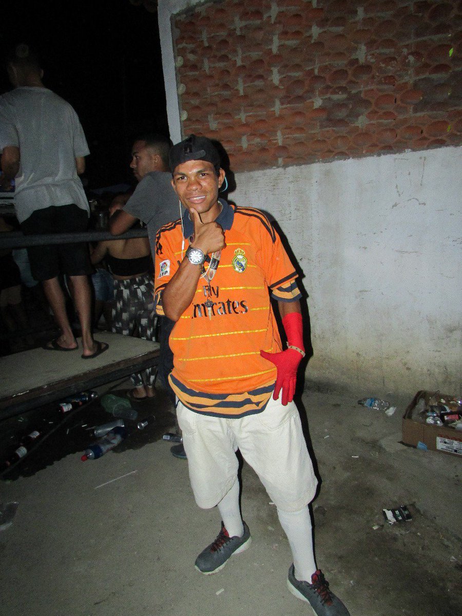 2M_MDC's tweet photo. SÓ DA MALUCO NESSE BAILE DO CASTRO KKKKKKKK https://t.co/QciIIjTmo3