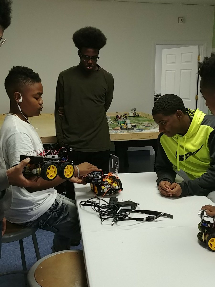 IamITtraining's tweet image. #TeamWork 
@myttil #STEM #youthrobotics