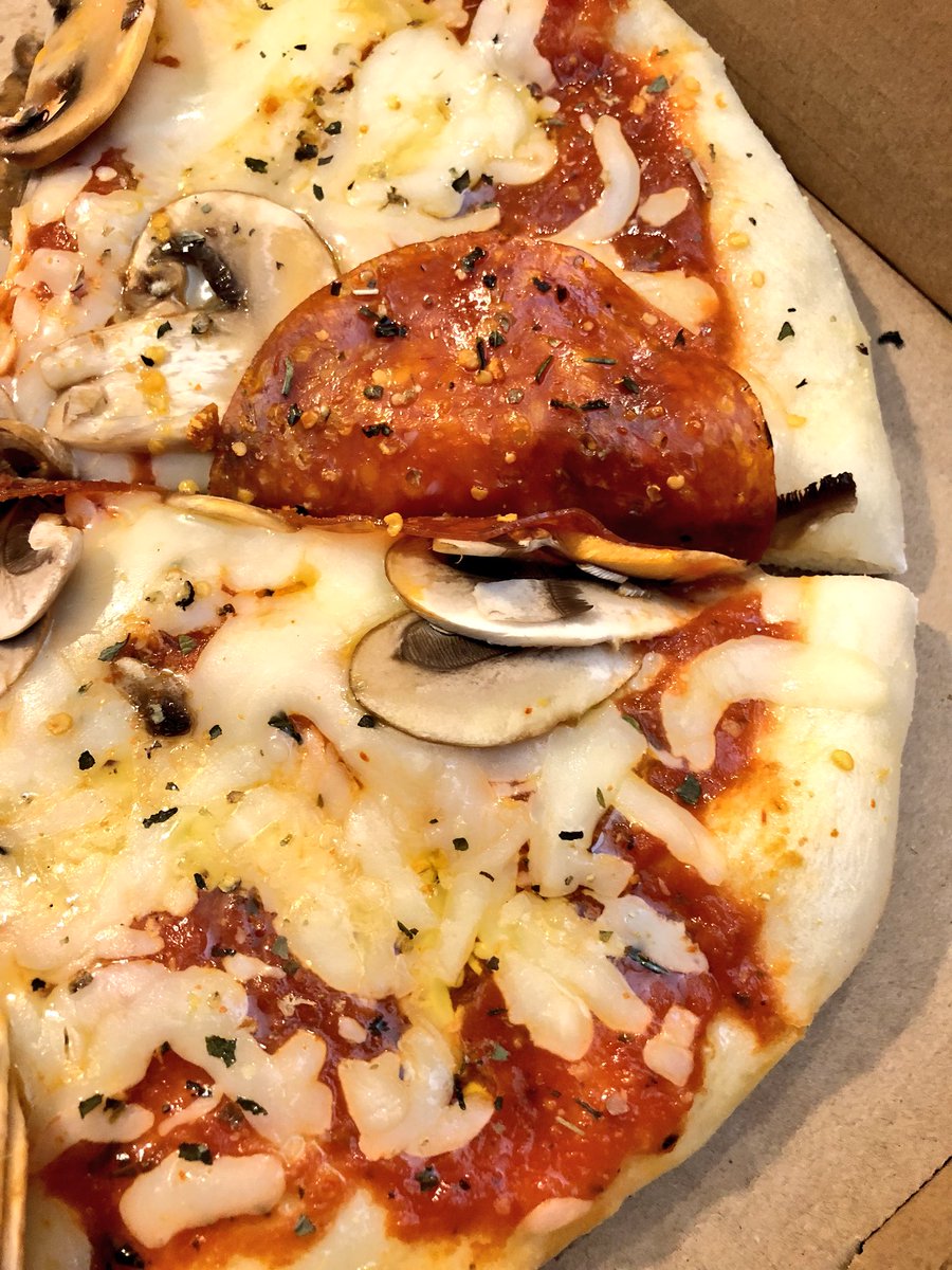 soydebisbee's tweet photo. Best pizza in Bisbee made by some of my favorite people: @BorderlandBread @JonMikhailovich @ajisnotajay Get your hiney to the farmers market ASAP and grab one! https://t.co/Y2O4mQDnM3