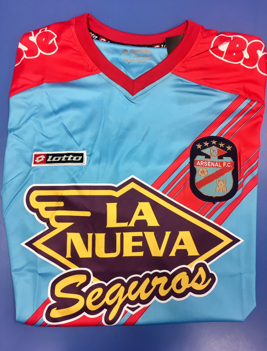 ArseShop's tweet photo. 🔥🔜 Te adelantamos algunos de los productos que vas a poder encontrar en la #SemanaRetro: 
Camiseta titular y camiseta suplente 2014 a $700 https://t.co/YIilEPOJ0J