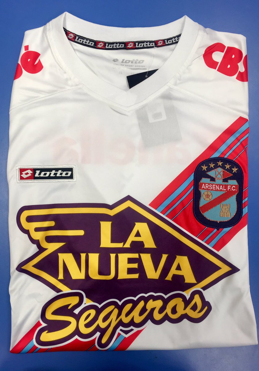 ArseShop's tweet photo. 🔥🔜 Te adelantamos algunos de los productos que vas a poder encontrar en la #SemanaRetro: 
Camiseta titular y camiseta suplente 2014 a $700 https://t.co/YIilEPOJ0J