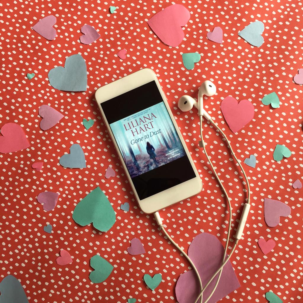SimonAudio's tweet photo. It's time for a sweepstakes! Enter our #Romance2018 sweeps for a chance to win #GonetoDust by @Liliana_Hart, read by @devrawoodward & @jonathanToddRos + 21 other audiobooks on an iPad mini 4 and more! https://t.co/wULSAvY1Hx https://t.co/cdhWK6BlpQ