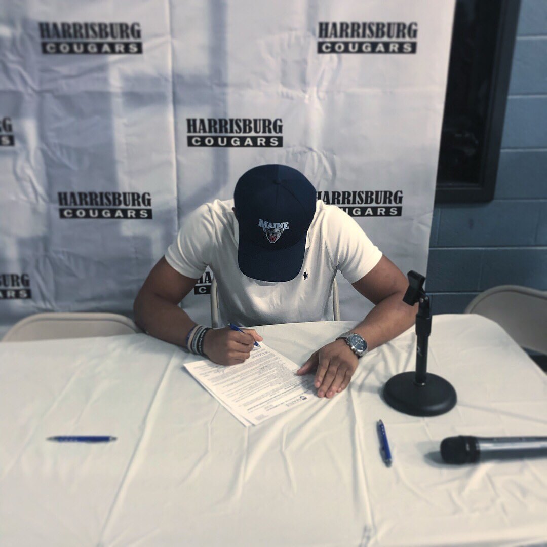 d7henriquez's tweet photo. I told my mom she wasn’t gonna have to pay for college 💯 now I’m Officially✍🏾 a Ⓜ️aine BLACK BEAR🐻 #AllI18🏴 https://t.co/TYwN9j3MPJ