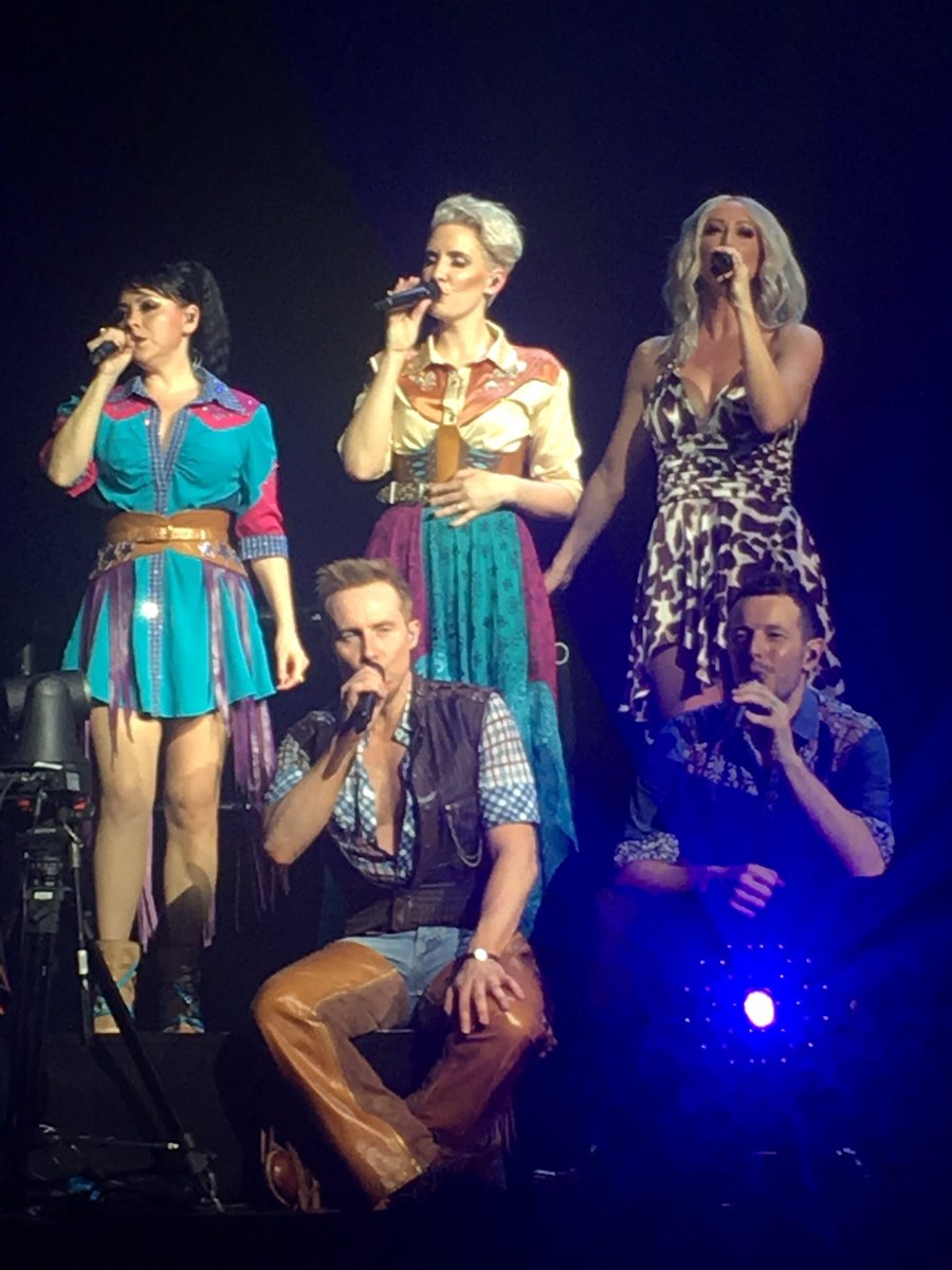 ___nic0la___'s tweet photo. #StepsSaturday I love these 5 with all my heart ๐ฉ๐
@Ianhwatkins @llatchfordevans @LSLofficial @Faye_Tozer @_ClaireRichards https://t.co/qncc0mcuRz