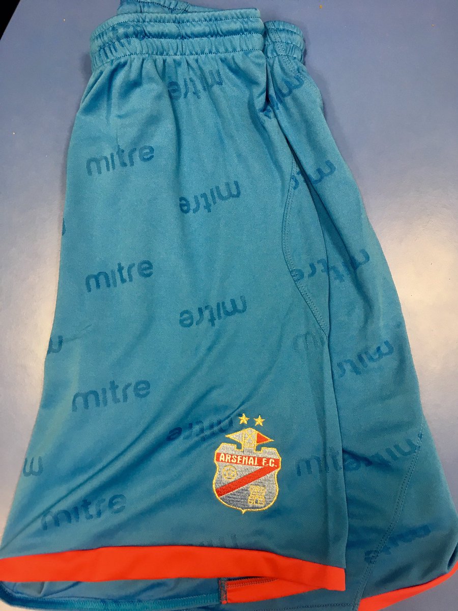 ArseShop's tweet photo. En la #SemanaRetro también vas a encontrar este short usado por Arsenal en la temporada 2010/11 a $300 en los talles M, L y XL❗️ https://t.co/7MXz0KL7I7