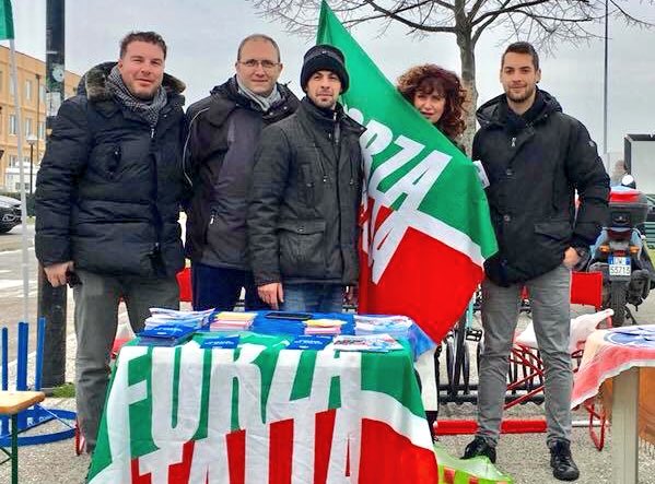 fi_giovani's tweet photo. #NonCiFermiamoMai anche a #Trieste #Bari #Ravenna #Prato! In ogni angolo d'#Italia tutti uniti nelle #Piazze e #TraLaGente per spiegare ai cittadini il #ProgrammaXItalia! #RoadTo4Marzo #BerlusconiPresidente @CalabriaTw @forza_italia https://t.co/NqKpjRi6GX