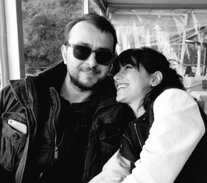 cmr90_alikofan's tweet photo. Bazı arkadaşlarda hatlar karışmış galiba ben onlara biraz yardımcı olayım bkz.:

HazBur ❎
HazAl ✅
BüşBur ✅

Hazal'ın sevgilisi Ali, 💑
Burak'ın sevgilisi Büşra 💑

Hadi dersinize iyi çalışın ok? 😏😏😎😎😂😂😂😂 
✨ #aliatay  #hazalkaya
 #burakdeniz #büşradeveli ✨ https://t.co/lSoz1Z62hT