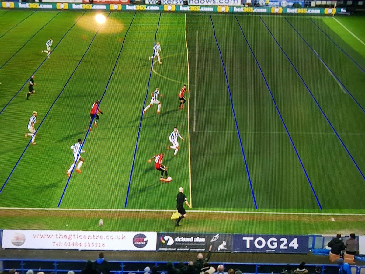 sidneymufc's tweet photo. I'm not saying VAR doesn't do lines correctly but I've got cerebyl palsy and run straighter than that. https://t.co/xM7wLKBeB6