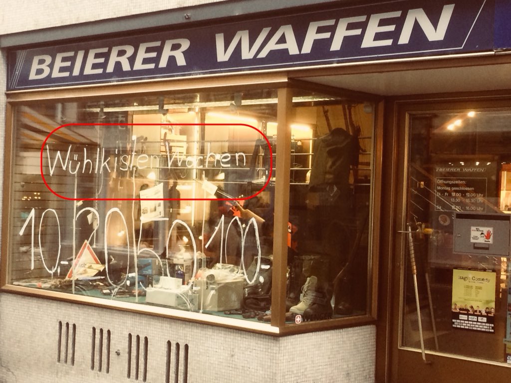 Wühlkisten Wochen im Waffengeschäft. 
Will man das?