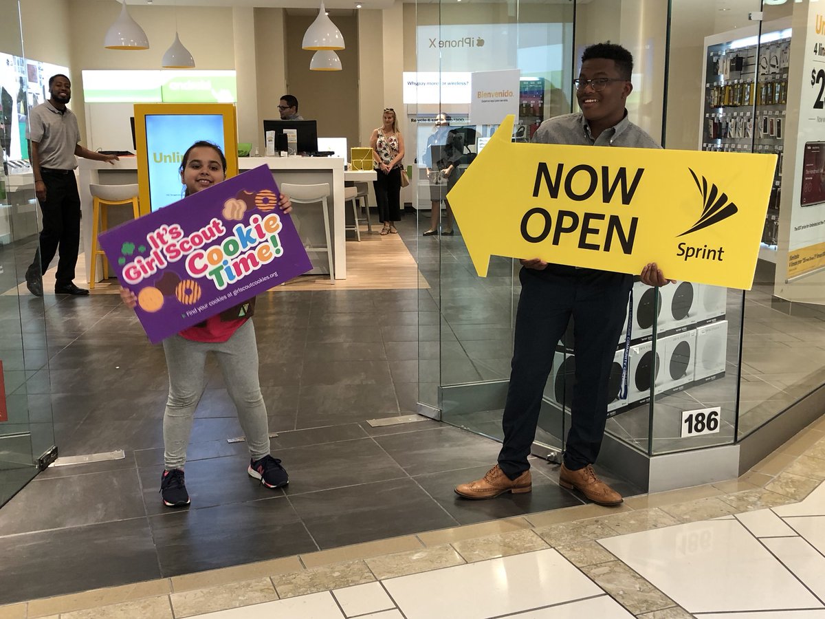 MemorialHwy5210's tweet photo. Sign spinning competition, happening now ! #WirelessWeekend #GirlScoutCookies #SprintSaturdays #iPhoneForever #GalaxyS8 #Samsung https://t.co/w2kz99IGx3
