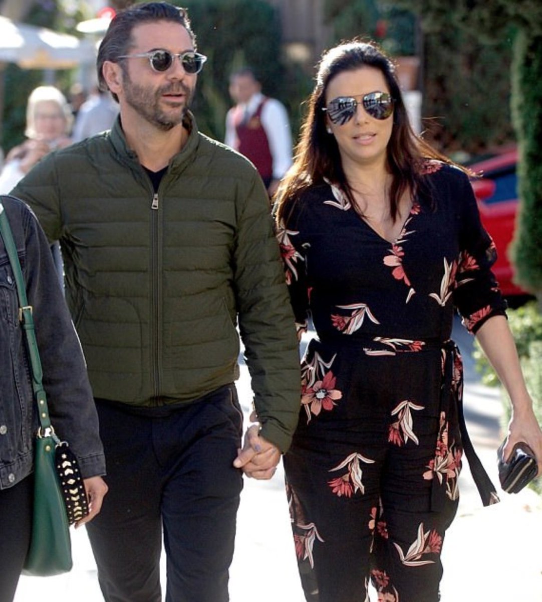 shopevalongoria's tweet photo. Our girl @EvaLongoria rocks the #EvaLongoriaCollection Floral Jumpsuit alongside her husband. Read more at the link below 👇🏼 TY @DailyMail 

https://t.co/KJfRvNJtEF https://t.co/VMRXmjWLZM