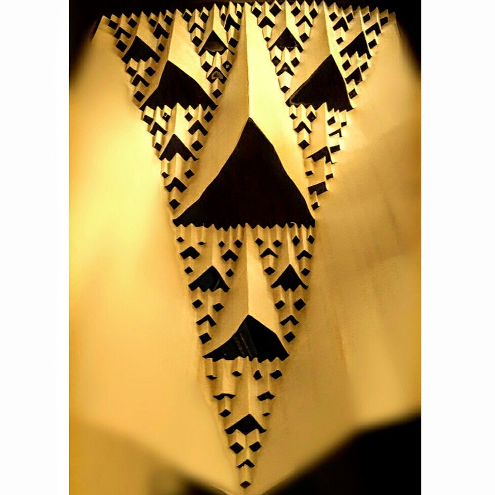 luapozzo's tweet photo. #Fractal #triangulodesierpinski #hechoamano #geometría #matemáticas #fractales https://t.co/QaOr5765io