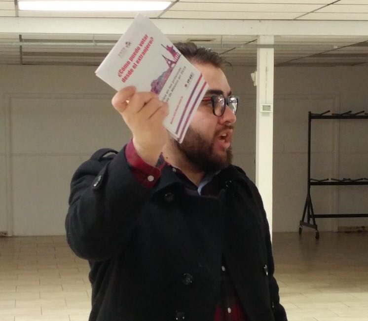 Te recordamos que las Embajadas y Consulados de México colaboran con el <a href="/INEMexico/">@INEMexico</a> en el trámite de expedición de credenciales de elector para connacionales en el extranjero. El día límite para solicitarla es el próximo 31 de marzo.  #VotoExtranjero #Elecciones2018