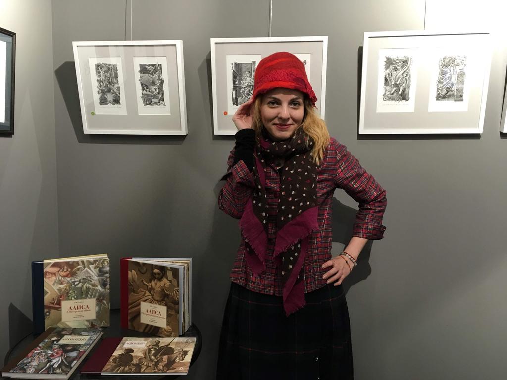 AlMihalkova's tweet photo. #Alice in wonderland #myredhat #tartan #exhibition #illustrations #YasenGuzelev #art https://t.co/xapUS2BLPn
