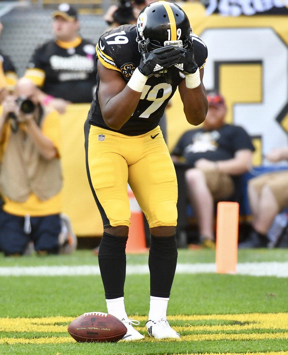TeamJuJu's tweet photo. Hide and Seek Champ 🏆🥇 
RT if this was my best celebration 😂 https://t.co/plBGxBvfxl