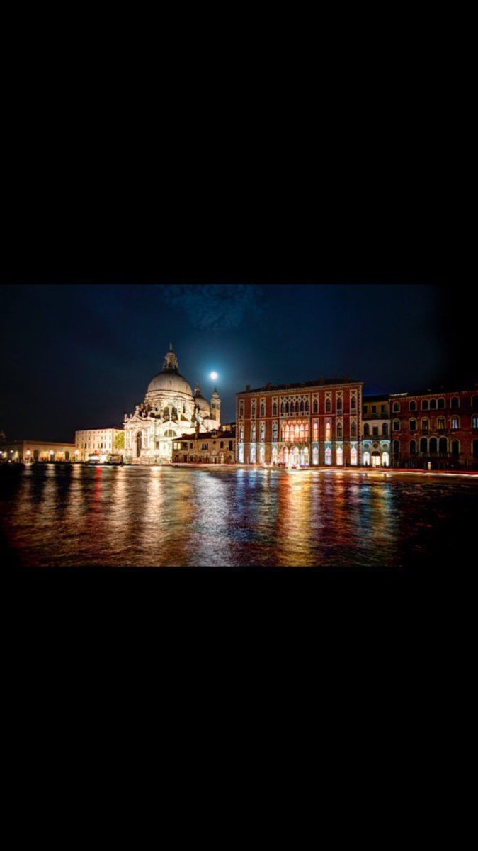 “Tutti i giorni sono notti a vedersi finché non vedo te e le notti giorni luminosi quando i sogni si mostrano a me.”
🖌 William Shakespeare 

#DayAfterART 🎨🎻📚
#Venezia #Venice #Venecia #Venise #Venefig 🎭
#Art #Arte #Painting #ArtLOVERS
Nella foto @HotelCenturion @SINAHotels