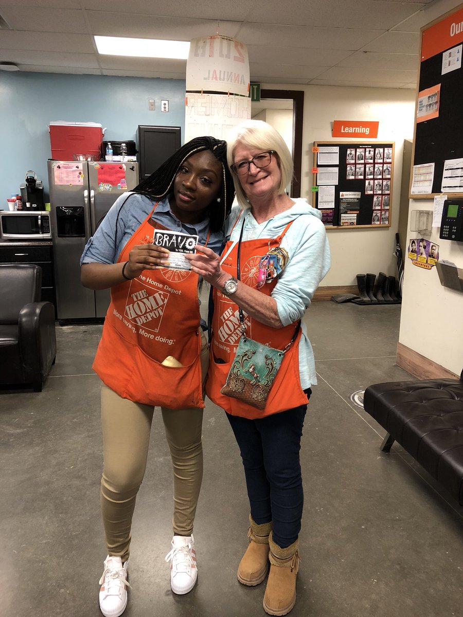 Celebrating great customer service on the front end at 0555! Way to go!!! Keep earning the bravos!! <a href="/mrtnz_jackie/">Jackie Martinez</a> <a href="/jolenewinn1969/">Jolene Flores</a> <a href="/joned_will/">Will Jones</a> <a href="/JAH619469/">/Born8976/ Raised at 555/ Strong at 6804</a>