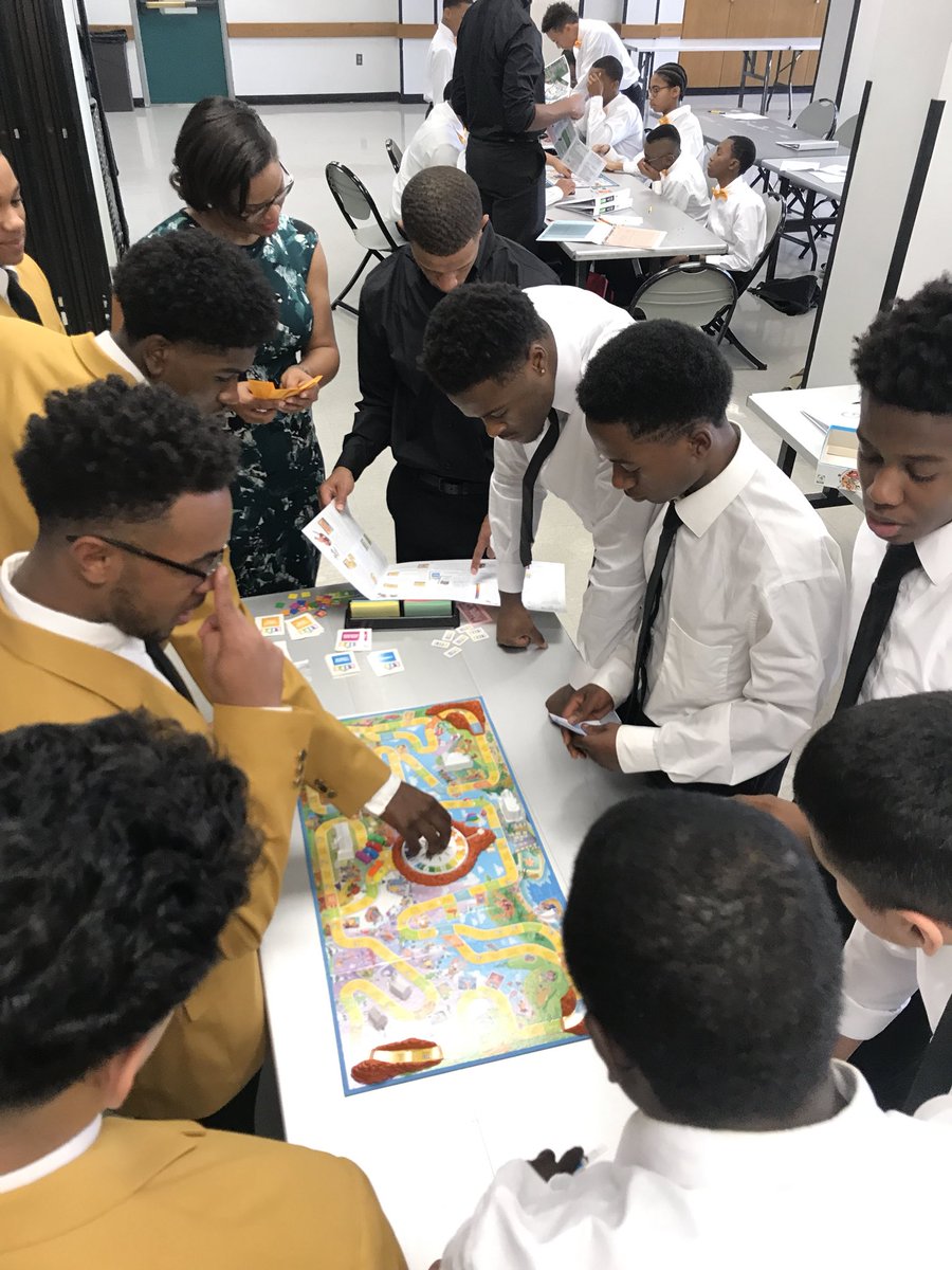 ealy_daeducator's tweet photo. Gaming is always a great way to learn about Financial Literacy! #ChauncyGloverProject #CGPgents #CGPyounggents #WheatlyHS #WestburyHS #FlemingMS #DoganNation @ChauncyOnTV #LIFE #PAYDAY #MONOPOLYJR https://t.co/UzLWQ71F5s