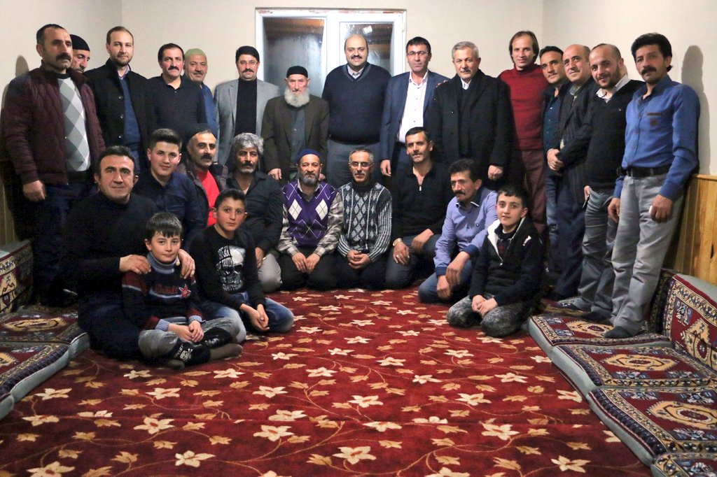 muhammedcevdet's tweet photo. Kavaklıdere'de Yaptığımız Çalışmaları Muhtarımız ve Burada Yaşayan Hemşehrilerimizle Birlikte Değerlendirdik. Önümüzdeki Çalışma Sezonunda Yapacağımız Hizmetlerin Planlamasını  Yaptık. https://t.co/NuzubVXKJ4