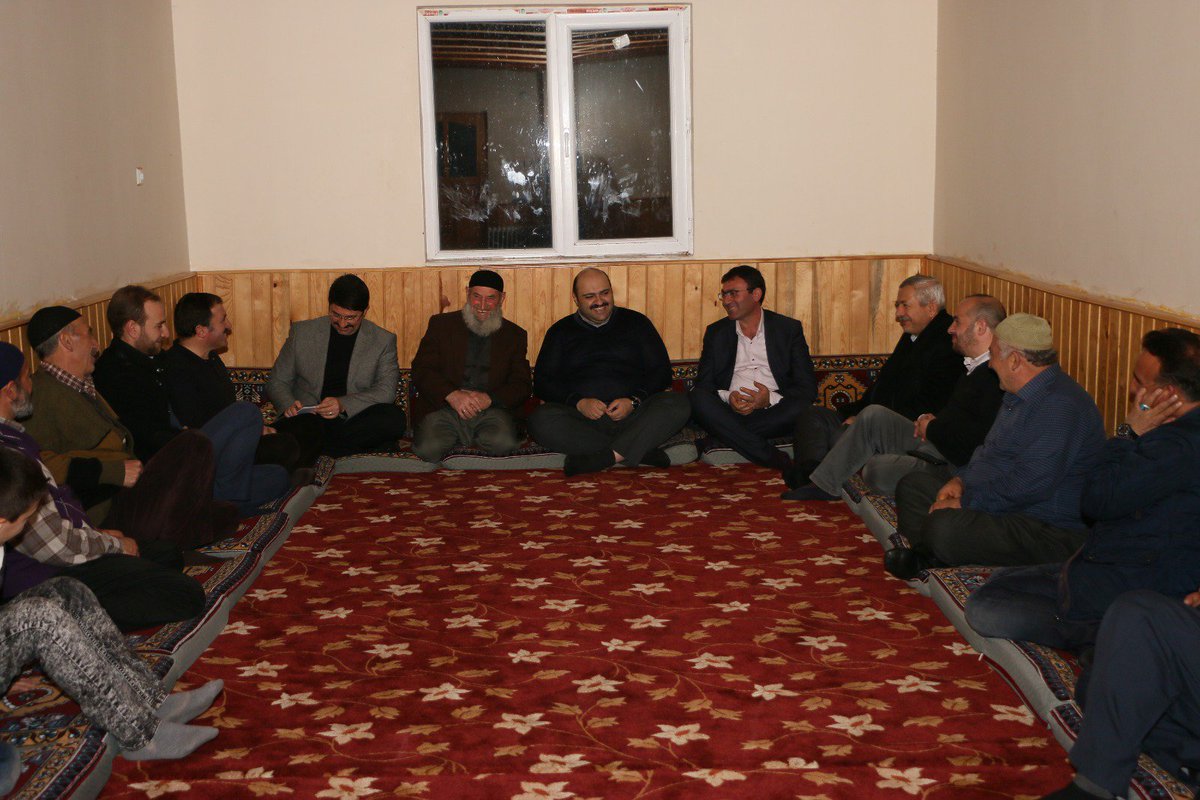 muhammedcevdet's tweet photo. Kavaklıdere'de Yaptığımız Çalışmaları Muhtarımız ve Burada Yaşayan Hemşehrilerimizle Birlikte Değerlendirdik. Önümüzdeki Çalışma Sezonunda Yapacağımız Hizmetlerin Planlamasını  Yaptık. https://t.co/NuzubVXKJ4