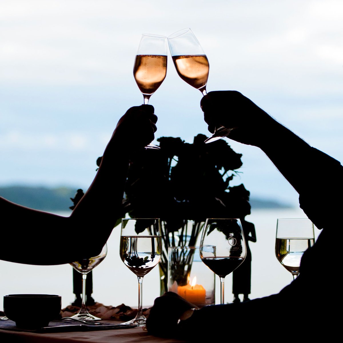 SplitApple's tweet photo. Special occasion celebrations, engagements, birthdays, anniversaries, weddings. Thanks to Terri &amp; Sandra events@thedreammaker.com #luxury #holiday #travelNZ https://t.co/CSypQi6WT6