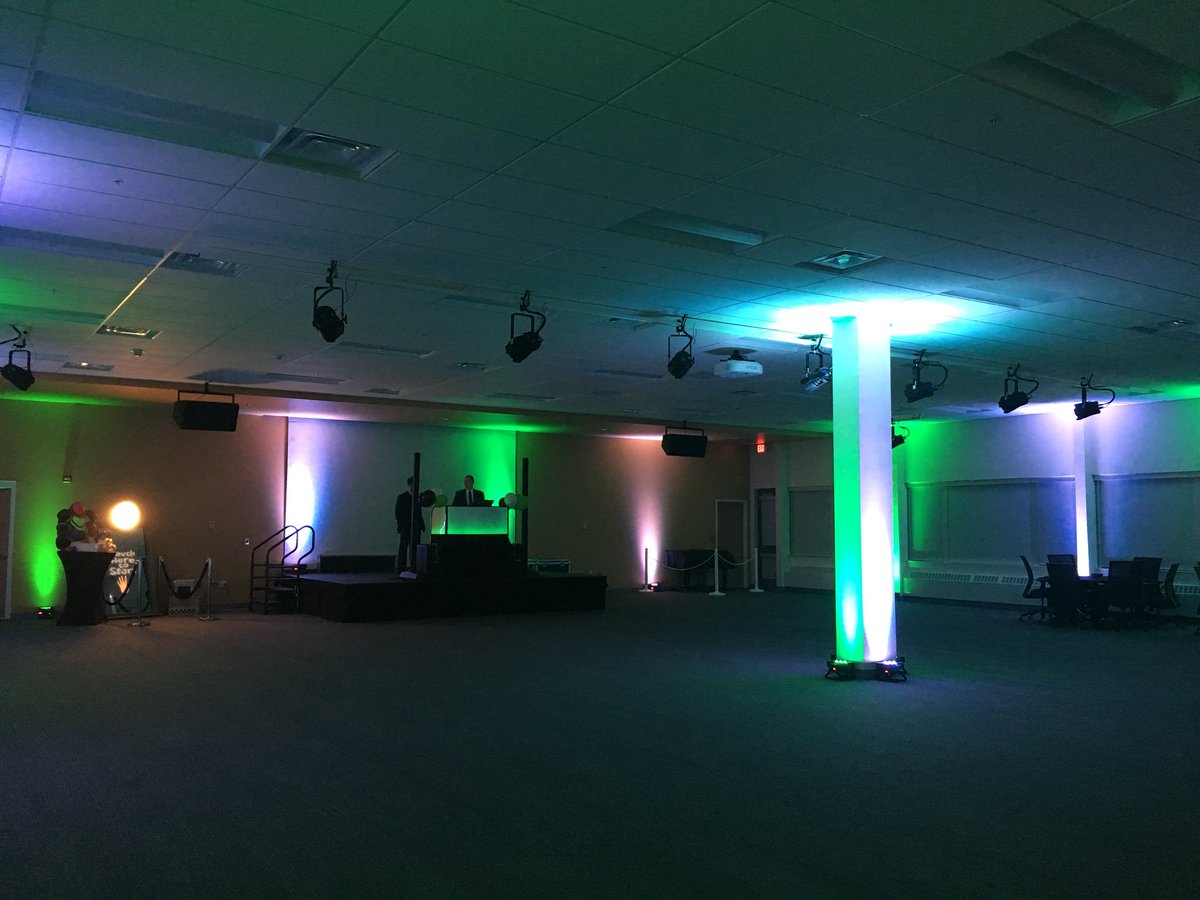 TC3StudentLife's tweet photo. GREEN &amp; WHITE PARTY: Magic Mirror photo booth, Mocktail slushies &amp; Mad Music ready for you! See you in The Forum 8pm to midnight! #tcgetconnected #mocktails #greenNwhite #DanceParty https://t.co/Tma43KGFtQ