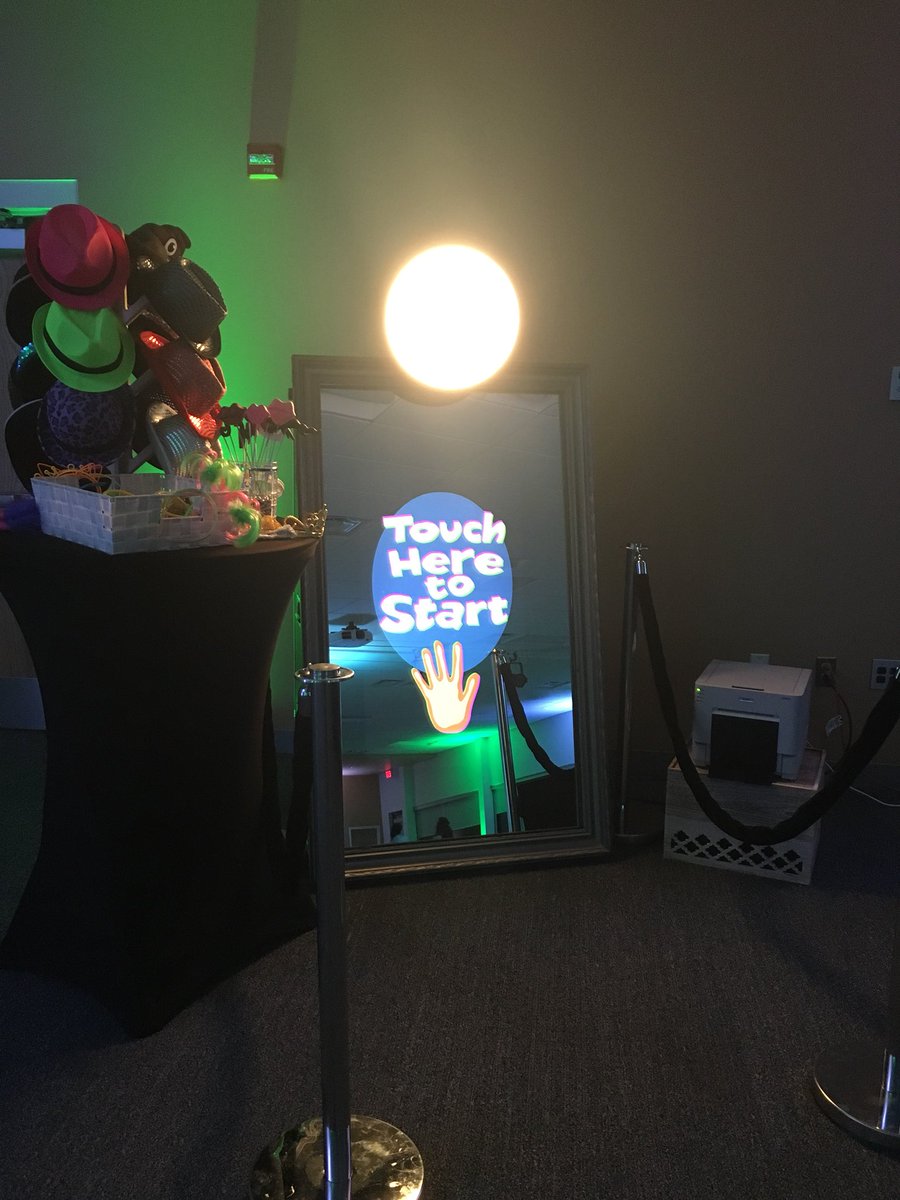 TC3StudentLife's tweet photo. GREEN &amp; WHITE PARTY: Magic Mirror photo booth, Mocktail slushies &amp; Mad Music ready for you! See you in The Forum 8pm to midnight! #tcgetconnected #mocktails #greenNwhite #DanceParty https://t.co/Tma43KGFtQ