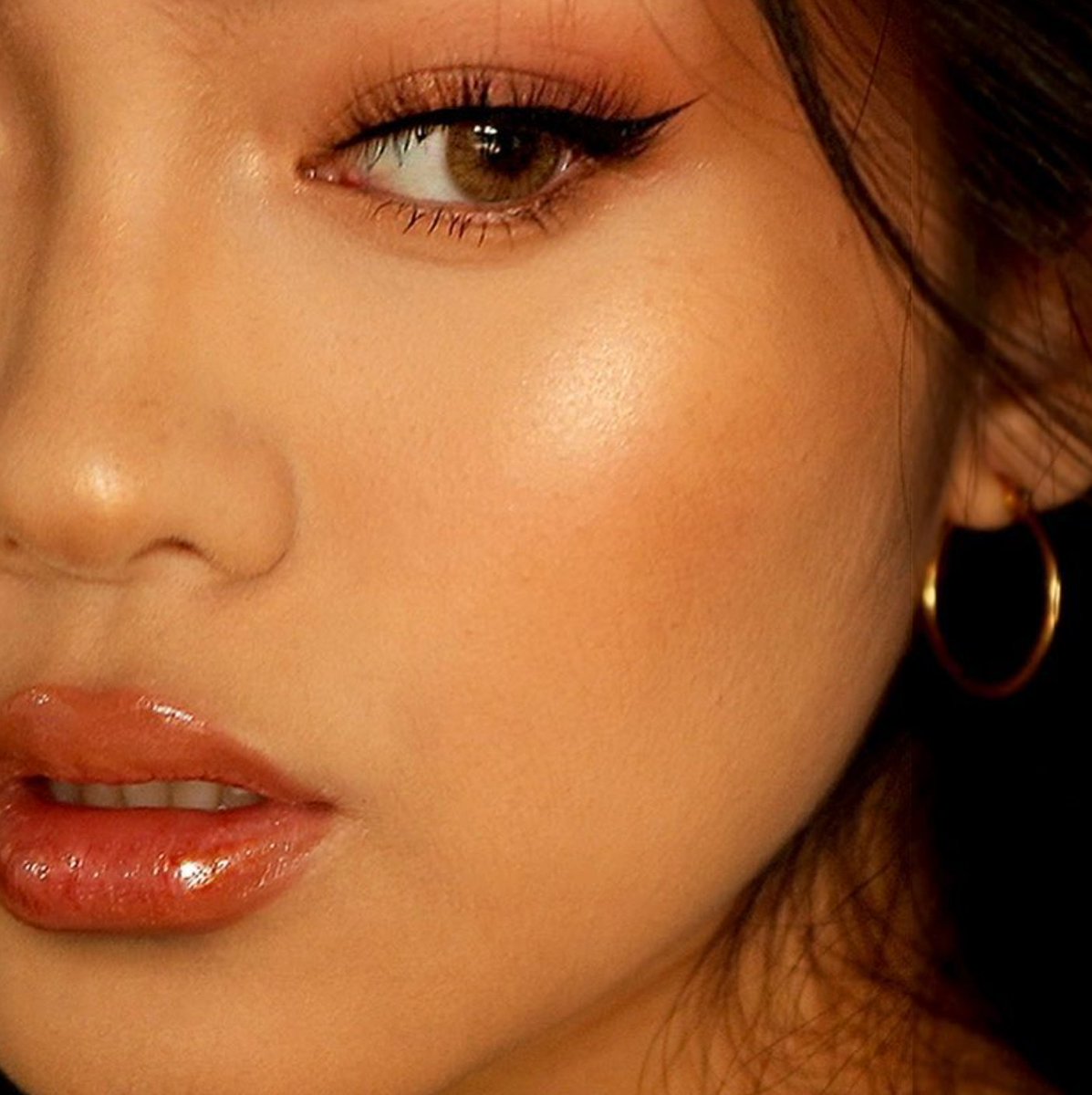 ColourPopCo's tweet photo. Dew Drop Luster Dust on her eyes 😍 @jessyluxe || Luster is 30% OFF THIS WEEKEND! 

SHOP: https://t.co/XbQeRIYRdW https://t.co/PhUEe3tcM1