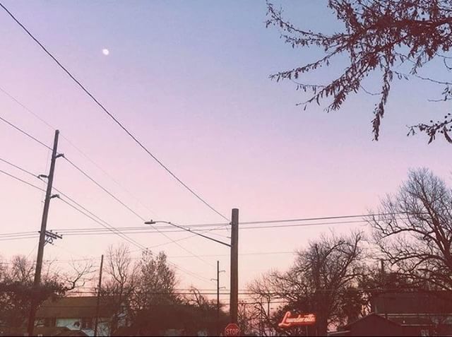 Moonrise on #hollyhoodatx 📷: @graciegates