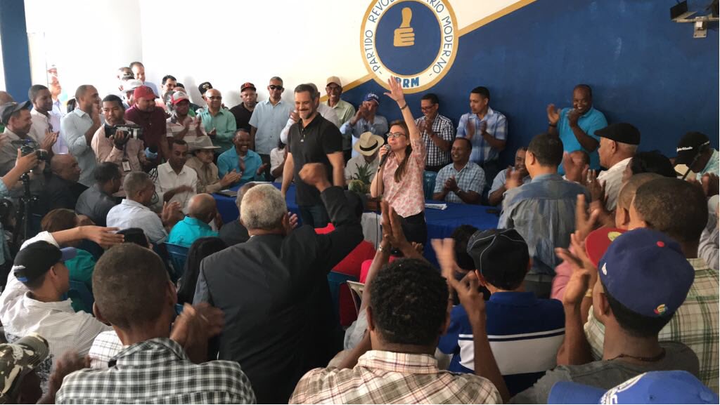 CarolinaMejiaG's tweet photo. En Las Matas de Farfan, San Juan de la Maguana y Azua están todos con el #PRM de la unidad y el triunfo! #CarolinaSecretariaGeneral #Vota3 https://t.co/uKU1bGZFSL