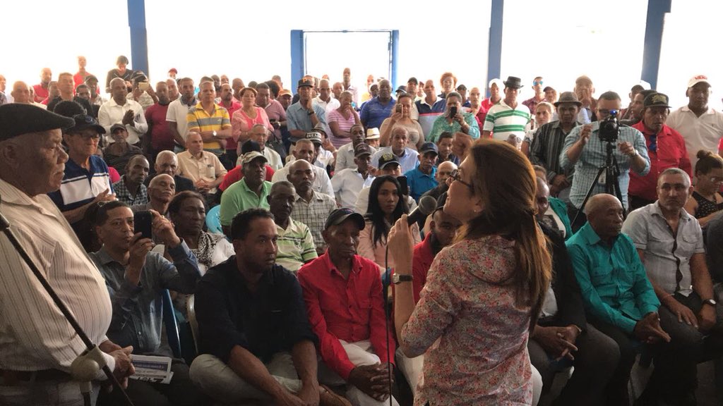 CarolinaMejiaG's tweet photo. En Las Matas de Farfan, San Juan de la Maguana y Azua están todos con el #PRM de la unidad y el triunfo! #CarolinaSecretariaGeneral #Vota3 https://t.co/uKU1bGZFSL