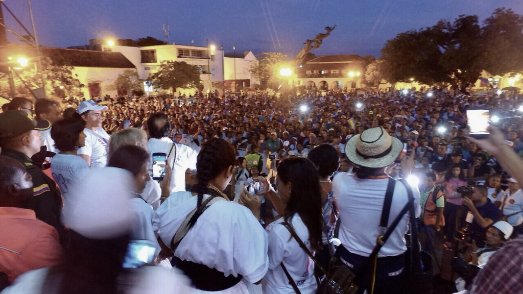 jorgerojas2022's tweet photo. Buen augurio: Hasta el palo de mango llenó hoy @petrogustavo la plaza de Valledupar
#PetroEnValledupar https://t.co/HGKwNTXo0P