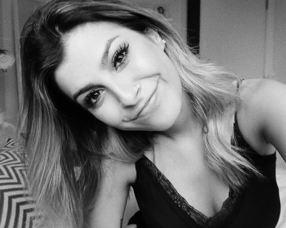 nahmyprinn's tweet photo. Eu percebo o quanto te amo, porque até mesmo ao olhar suas fotos me sinto bem. Se algum dia você perder a fé em si mesma, lembre-se que eu estarei aqui do outro lado e não te deixarei só jamais! @nahcardoso https://t.co/PPWFS58nCy