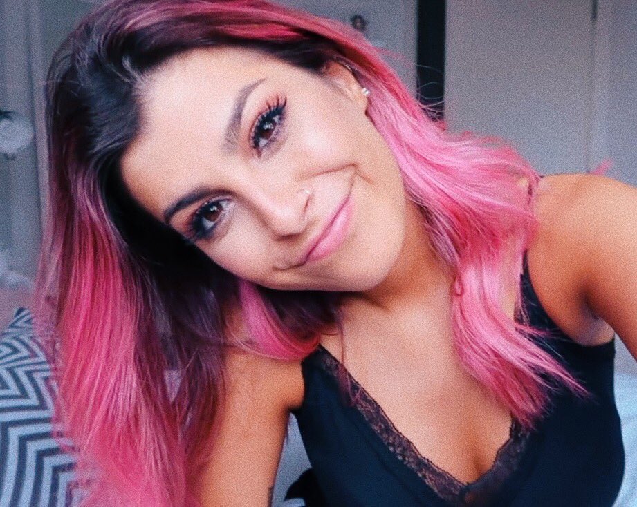 nahmyprinn's tweet photo. Eu percebo o quanto te amo, porque até mesmo ao olhar suas fotos me sinto bem. Se algum dia você perder a fé em si mesma, lembre-se que eu estarei aqui do outro lado e não te deixarei só jamais! @nahcardoso https://t.co/PPWFS58nCy