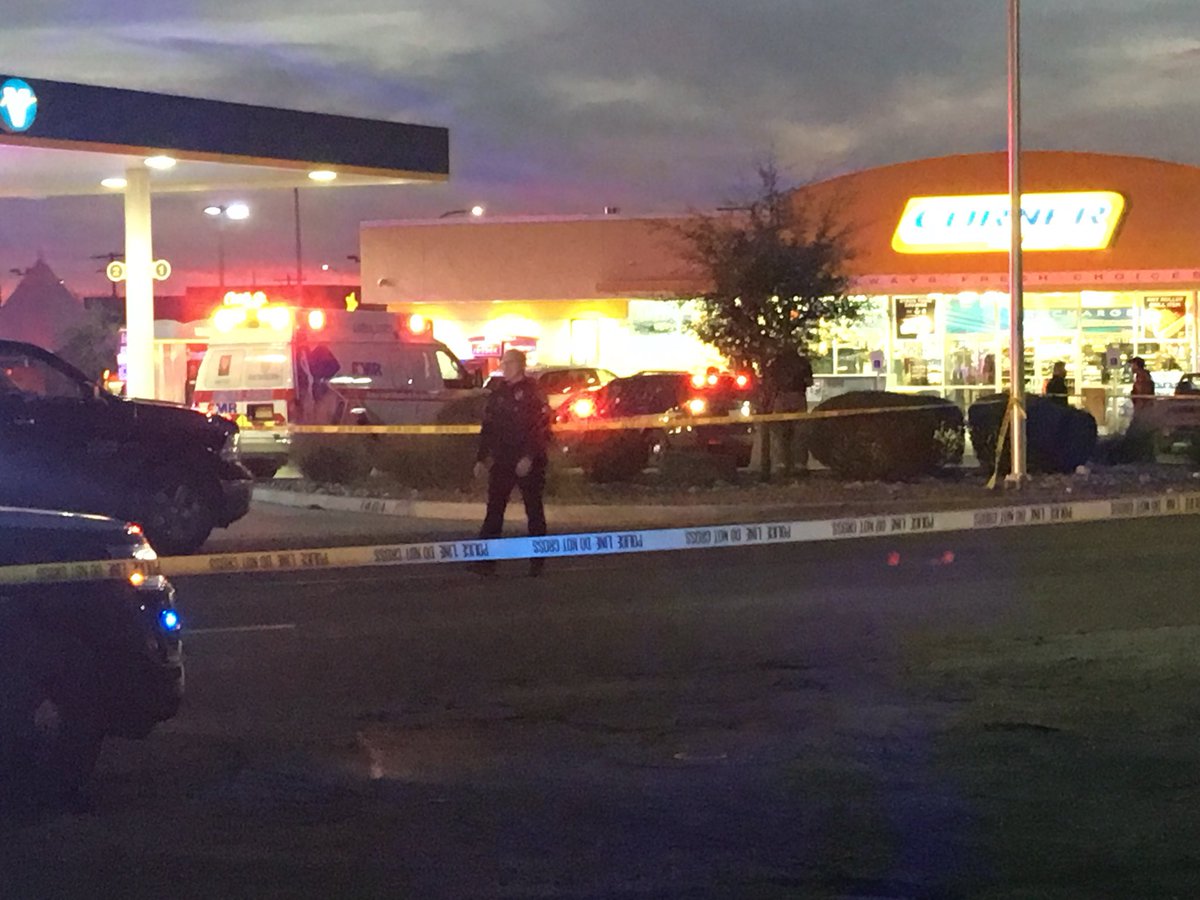 Mike_Ikahihifo's tweet photo. Las Cruces Police are still on scene of an officer involved shooting near Amador and Nevarez. Please avoid this intersection as police are still investigating the incident. We will have more information on @KFOX14 and @CBS4Local tonight. https://t.co/F7Rt5WMwLA