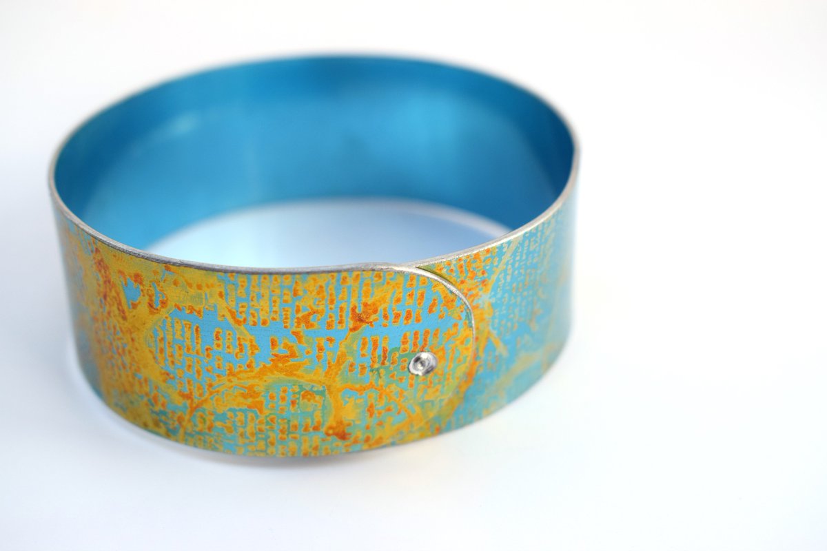 another piece I've just listed in my #etsyshop blue and orange cuff, fun and easy to wear #colourfuljewellery #etsyjewellery #etsyoftwitter #dorsetteam #funjewellery #bohojewelry #bohostyle #hippy #EtsySeller notthecrownjewels.etsy.com