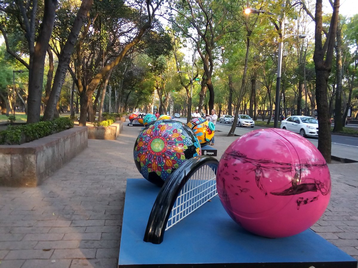 MexicoArte2014's tweet photo. "TENIS PARADE" 45 Artistas 'Locos por Arte" celebran con sus obras el deporte blanco : Av. Paseo de la Reforma, CDMX. @LocosxElArte @promocionCDMX #tenisparade https://t.co/gYtbkmleAQ