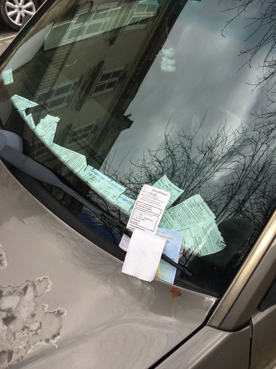 CyclisteBx's tweet photo. J’ai trouvé un collectionneur bordelais: 5 #FPS affichée simultanément soit 175€, on peut apprécier la persévérance. 

Le flier est pour des cours de méditation. https://t.co/YyHGtW9nnJ