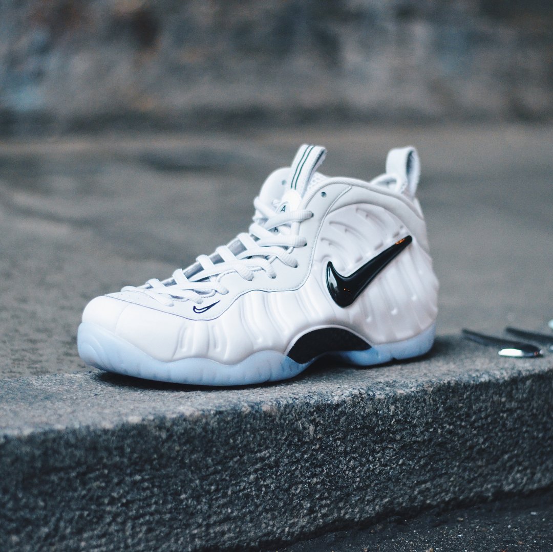 foamposite changeable swoosh