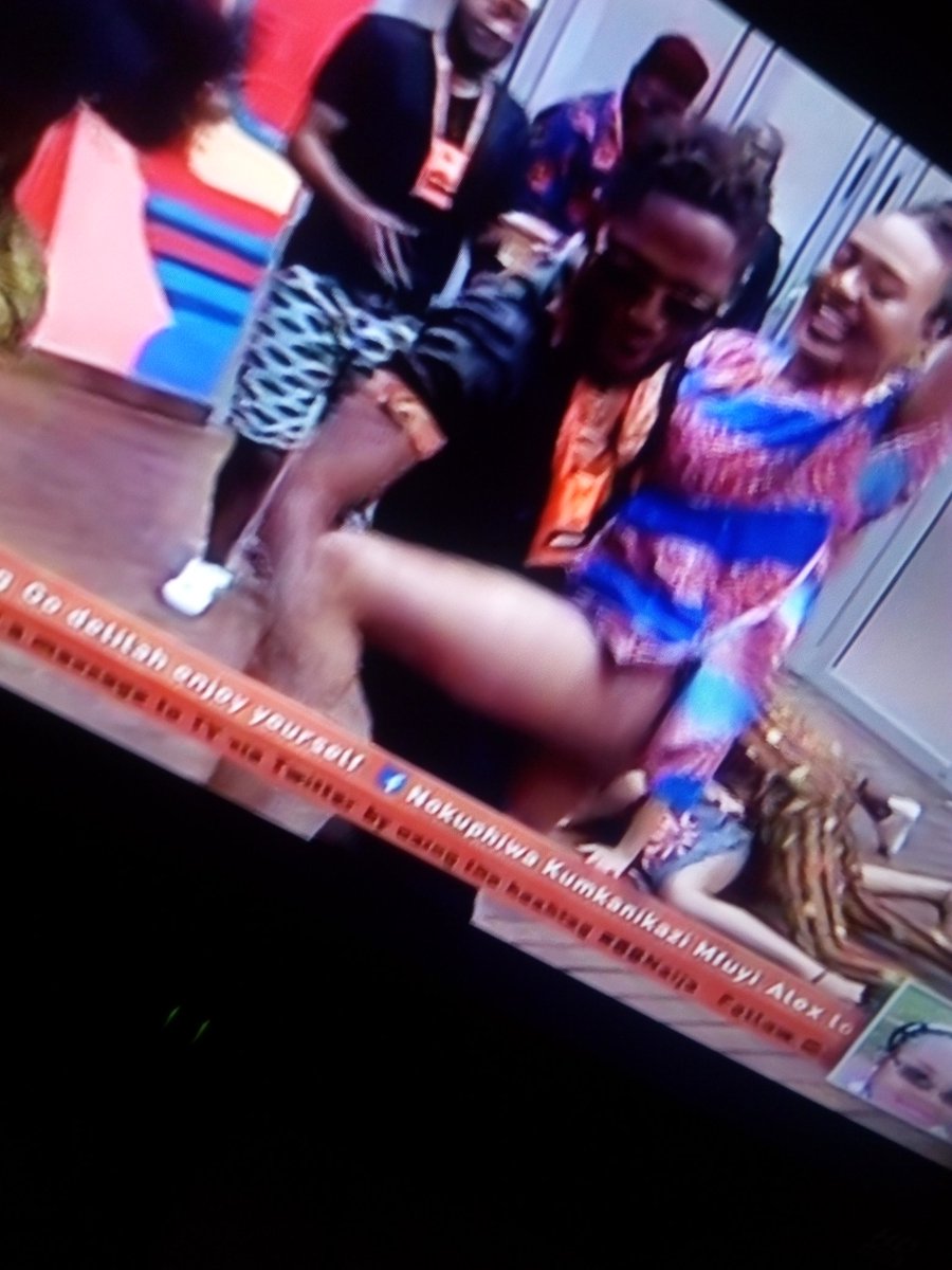 Tessy_yong's tweet image. Housemates one cornering like... #BBNaija....