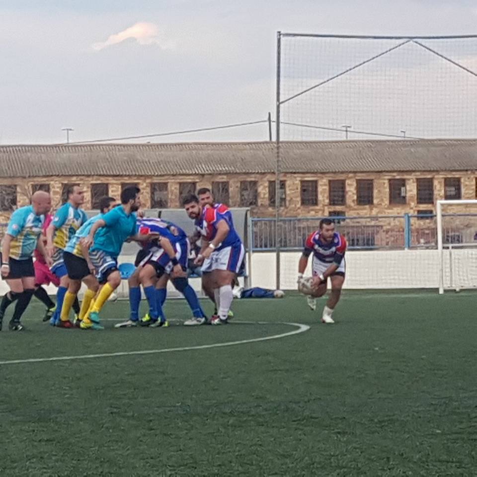 #LigaMFB

Máxima igualdad en un duelo definido por un drop.
Bufals Rugby league se lleva un encuentro sin dueño frente a Roosters Sidrería Gigia por un punto para situarse a sólo dos puntos de Valencian Warriors, segundo clasificado. 

#SpainRugbyLeague 

spainrugbyleague.com/single-post/20…