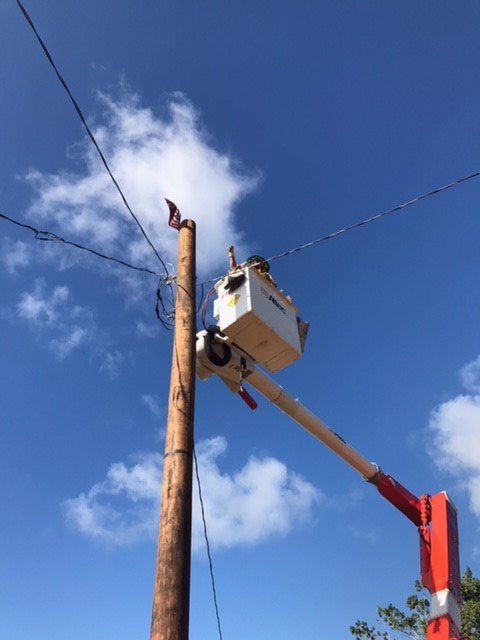 OGandE's tweet photo. It's day 9 for the second wave of #BigOrange crews in Puerto Rico. #PoweringPR #IluminandoPR https://t.co/5csZgL8u3R