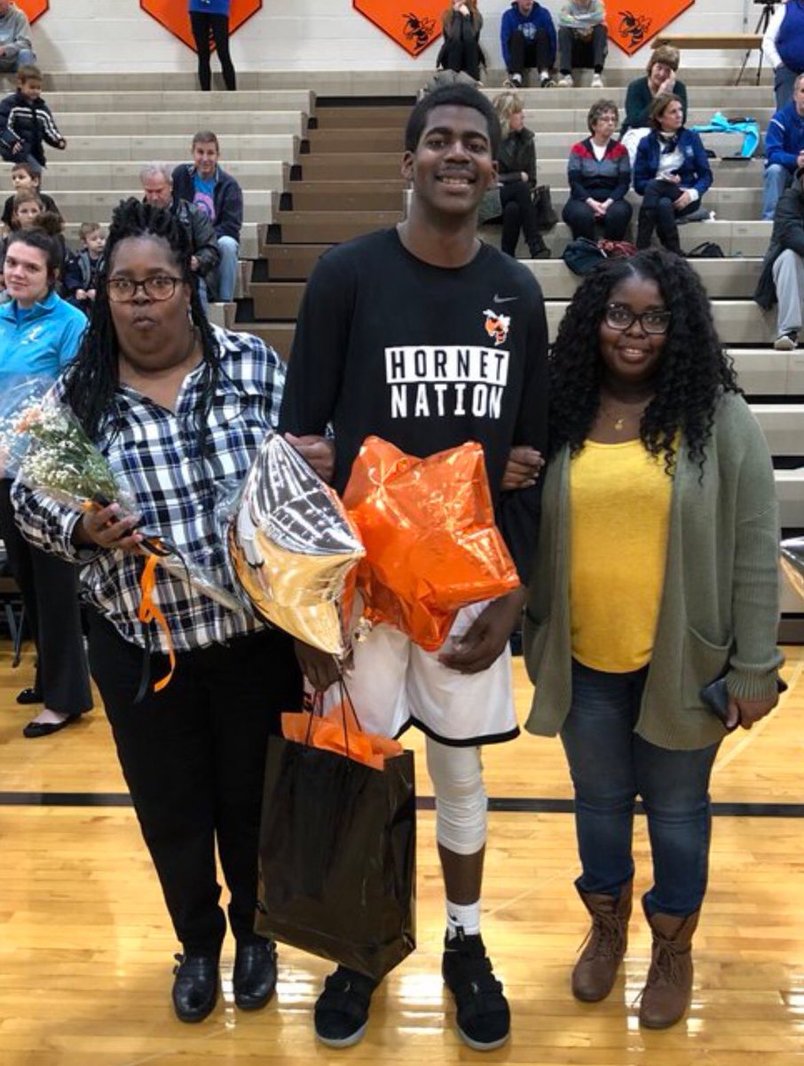SideHoops's tweet photo. Beech Groves “Big Three” blessed with Phenomenal Parents. #involved https://t.co/Z07aGgljGa