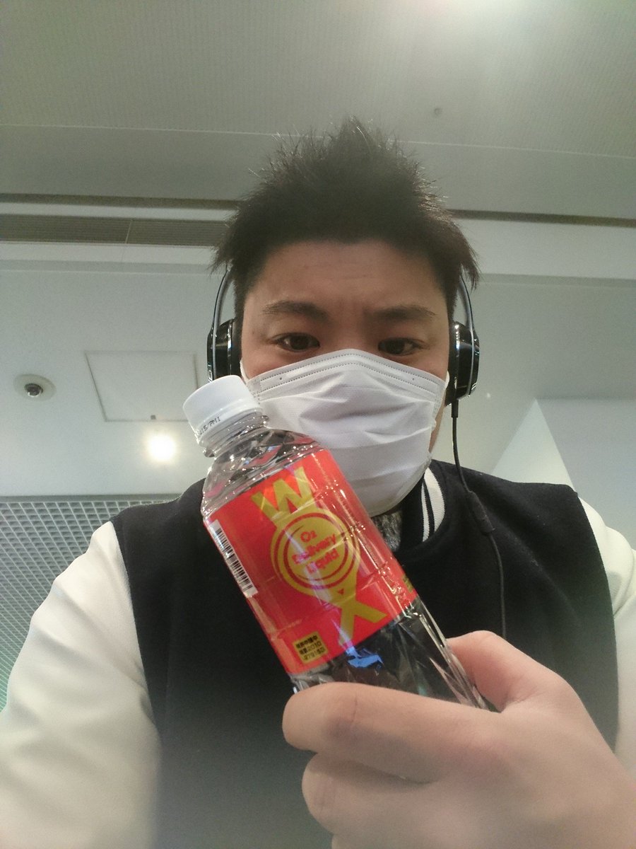 Doberman_0625's tweet photo. 遠征には移動での疲れを溜めない
風邪予防にマスクは必須
それ以上に酸素は大事!
飛行機は乾燥するし疲れが溜まるのでwoxでしっかり水分補給!@official_wox
#o2water #o2 #高濃度酸素リキッドwox #酸素 #美容 #健康 #風邪予防 #アンチエイジング #wox https://t.co/E8LcXQrywh