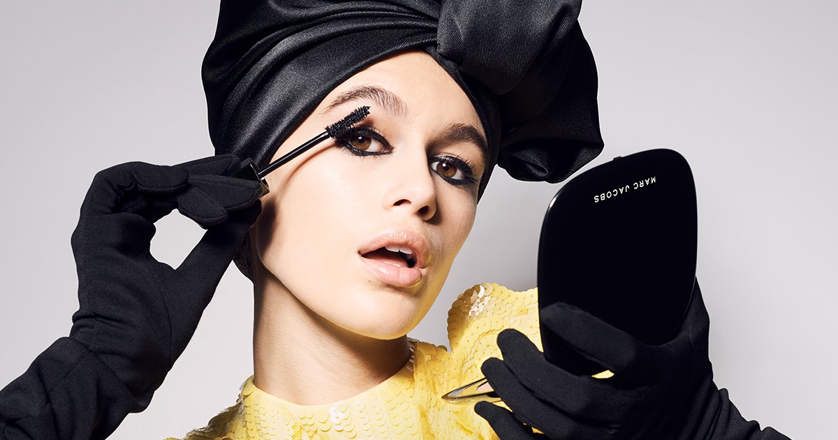 VLJohns's tweet photo. A major model deserves a major mascara. Kaia Gerber backstage at the #MJSS18 runway show. #Entry - https://t.co/EYnxZnI8oV https://t.co/KddlinwAcJ