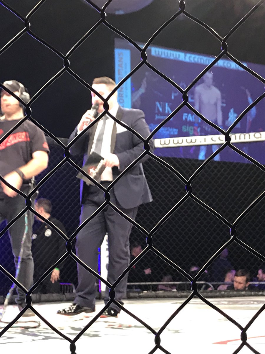 athletebay's tweet photo. @VoiceoftheVale doing his thing @FCCMMA https://t.co/IHUohcHMZA