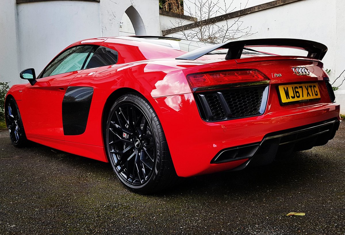 PlatDetailSW's tweet image. A clients brand new Audi R8 V10+ now booked in for regular maintenance alongside their Range Rover SVAutobiography 👍😎 what a stunner!!