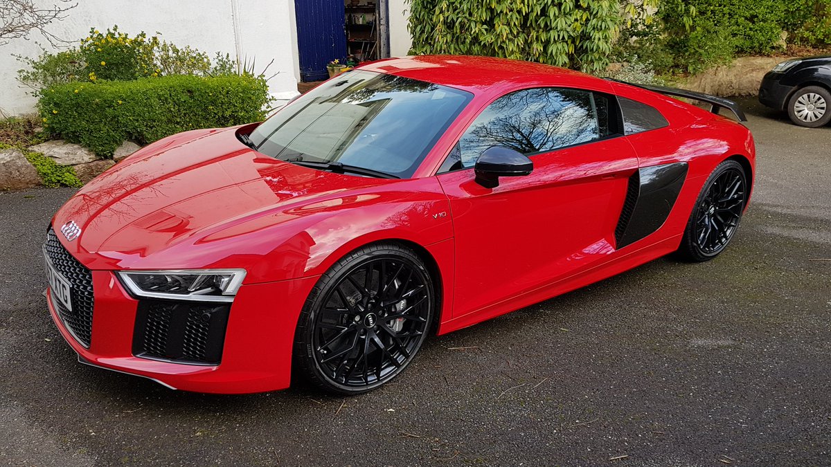 PlatDetailSW's tweet image. A clients brand new Audi R8 V10+ now booked in for regular maintenance alongside their Range Rover SVAutobiography 👍😎 what a stunner!!